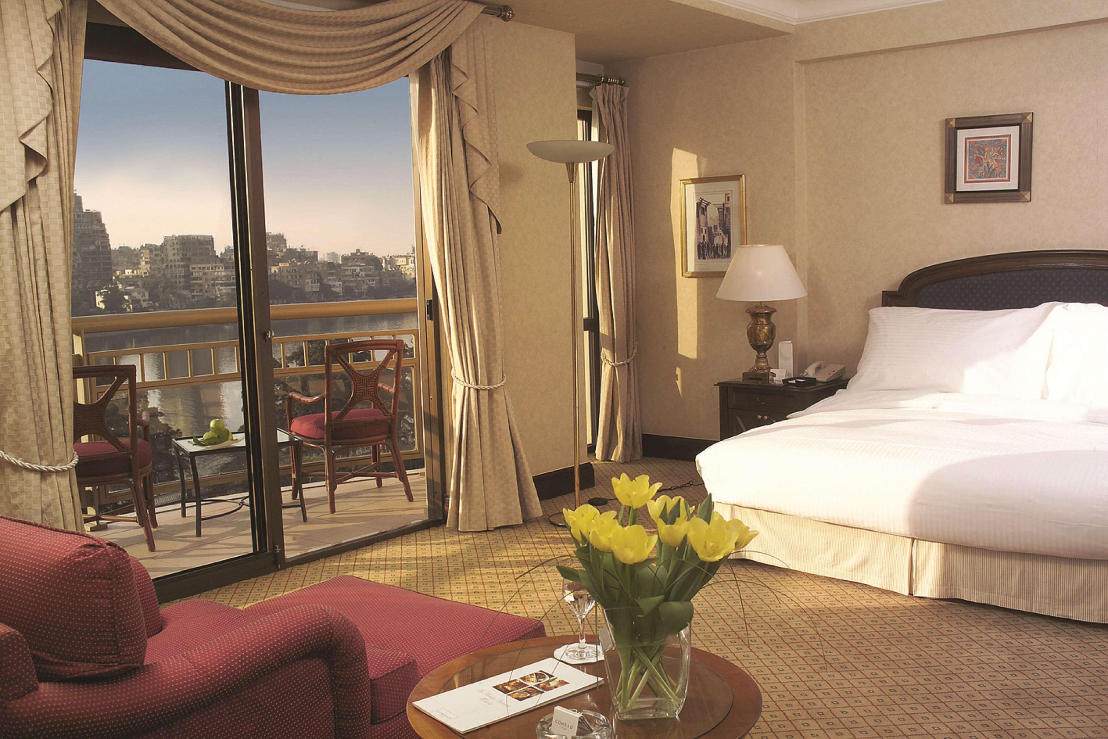 מלון Sofitel Cairo Downtown Nile מראה חיצוני תמונה A room at the Four Seasons Hotel, Cairo