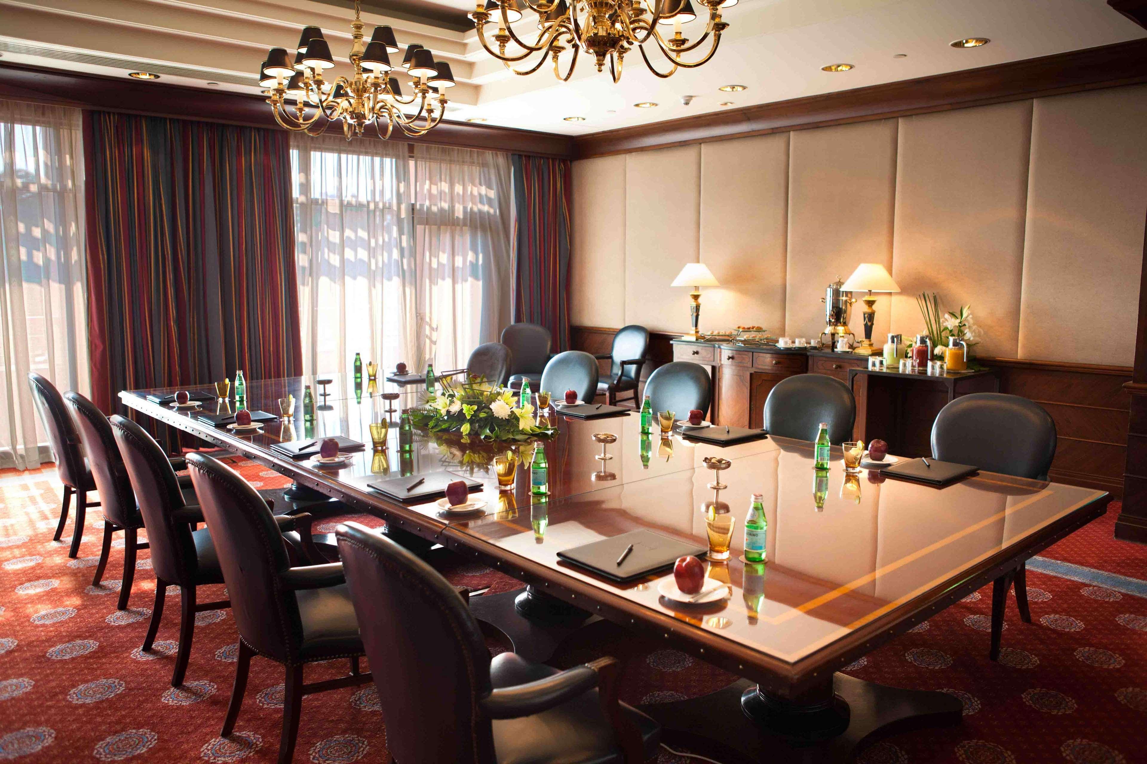 מלון Sofitel Cairo Downtown Nile מתקנים תמונה The boardroom at the hotel