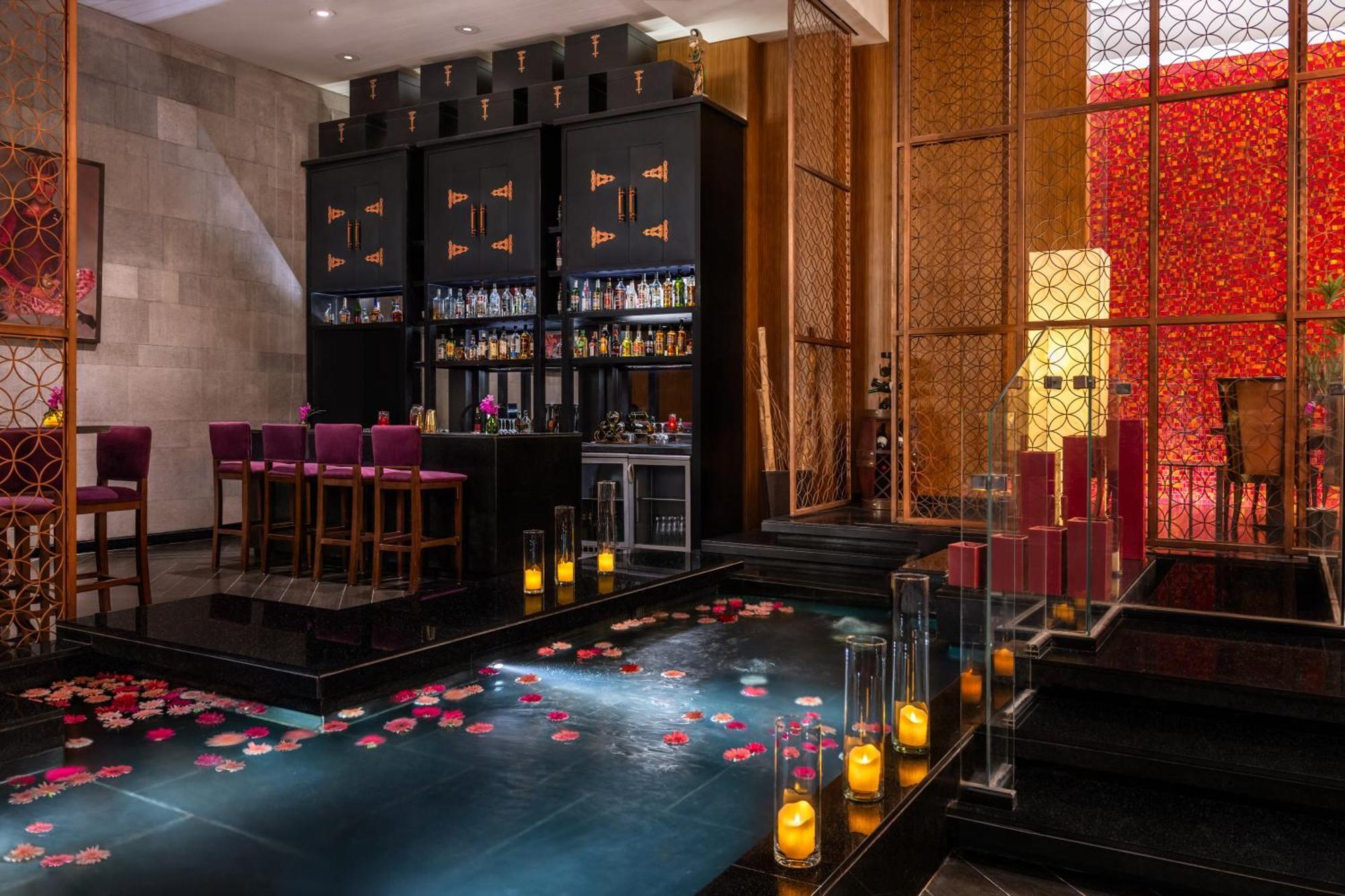 מלון Sofitel Cairo Downtown Nile מראה חיצוני תמונה The bar at the Taj Mahal Palace