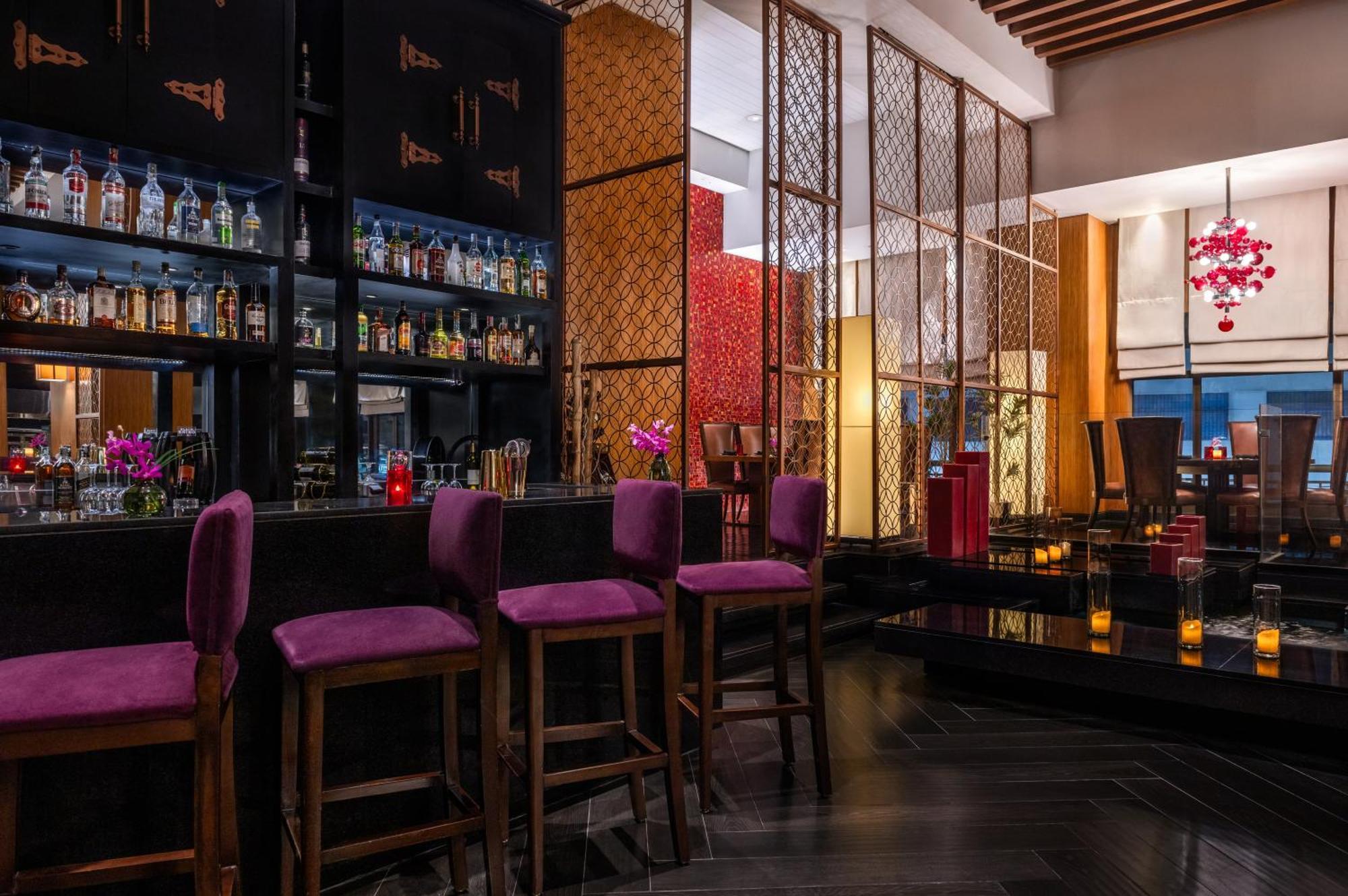 מלון Sofitel Cairo Downtown Nile מראה חיצוני תמונה The bar at the lobby