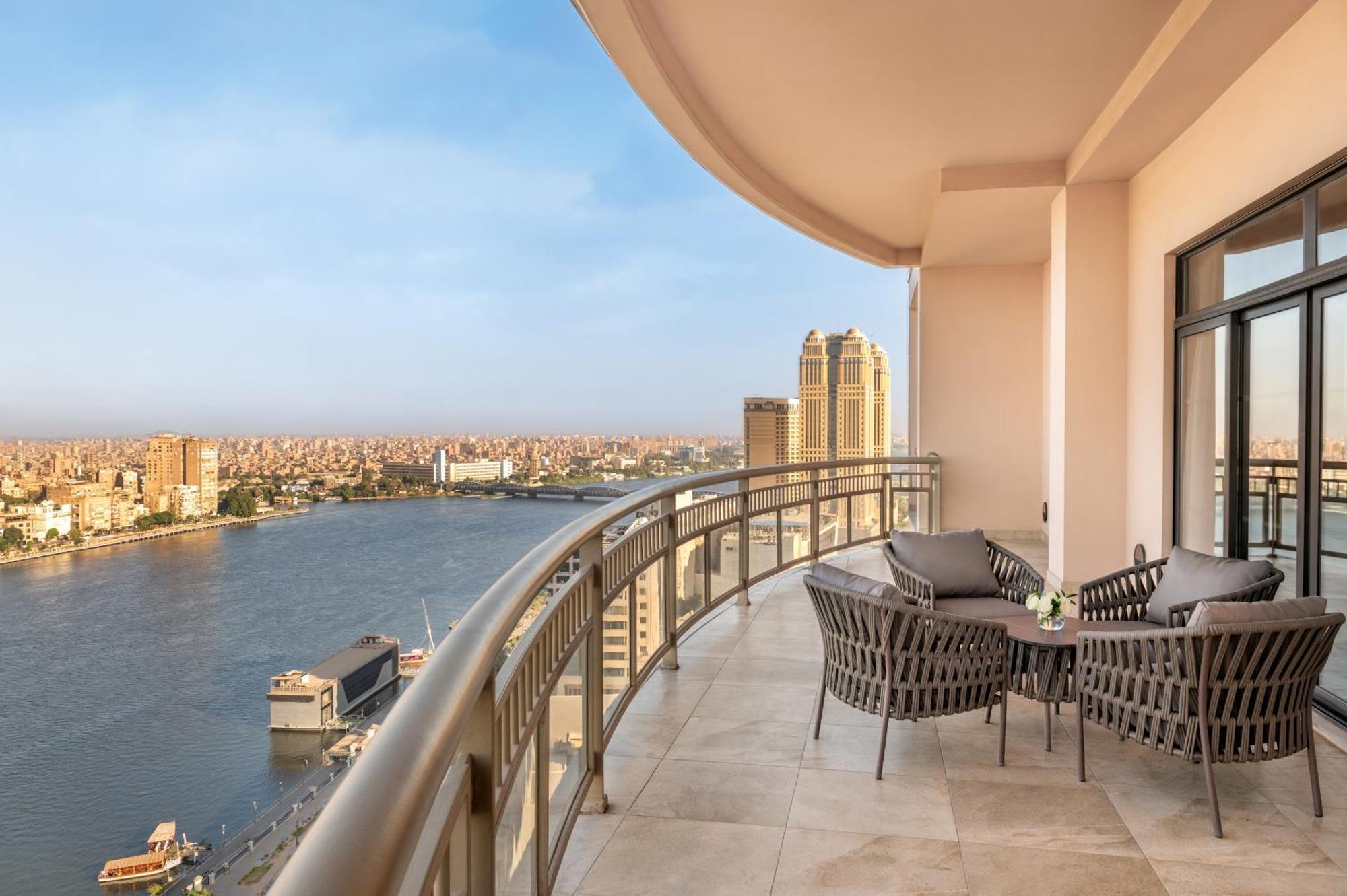 מלון Sofitel Cairo Downtown Nile מראה חיצוני תמונה View from the balcony of a suite at the Four Seasons Hotel, Cairo