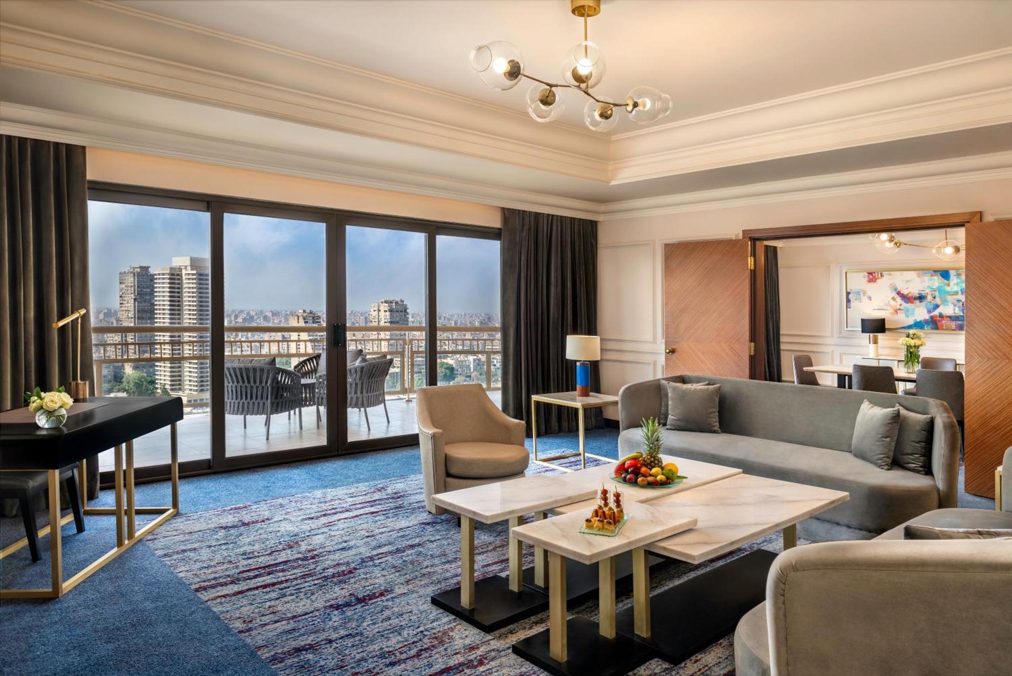 מלון Sofitel Cairo Downtown Nile מראה חיצוני תמונה A suite at the hotel