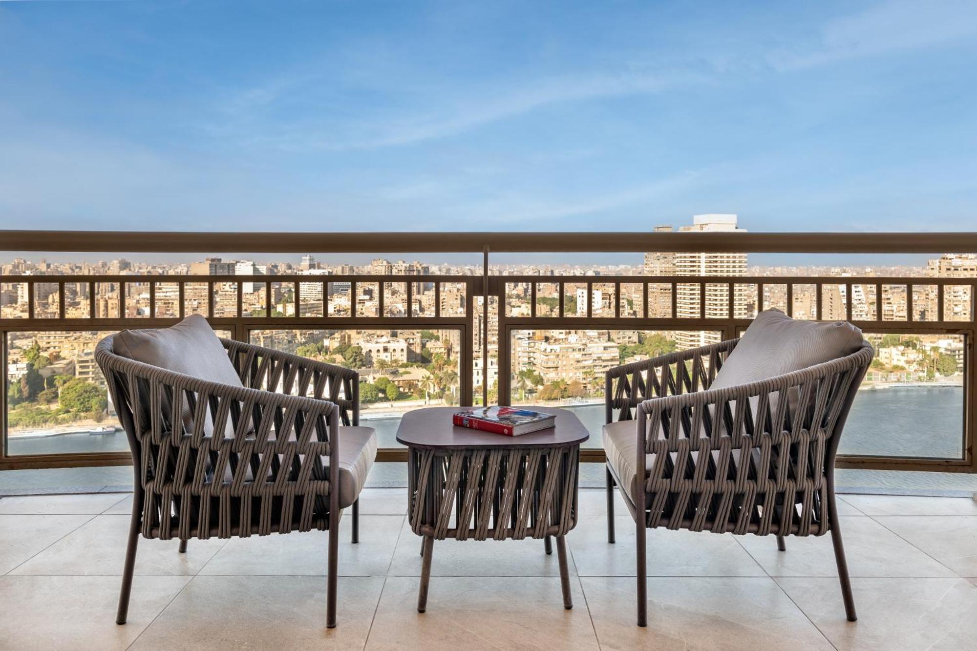 מלון Sofitel Cairo Downtown Nile מראה חיצוני תמונה View from the balcony of a suite