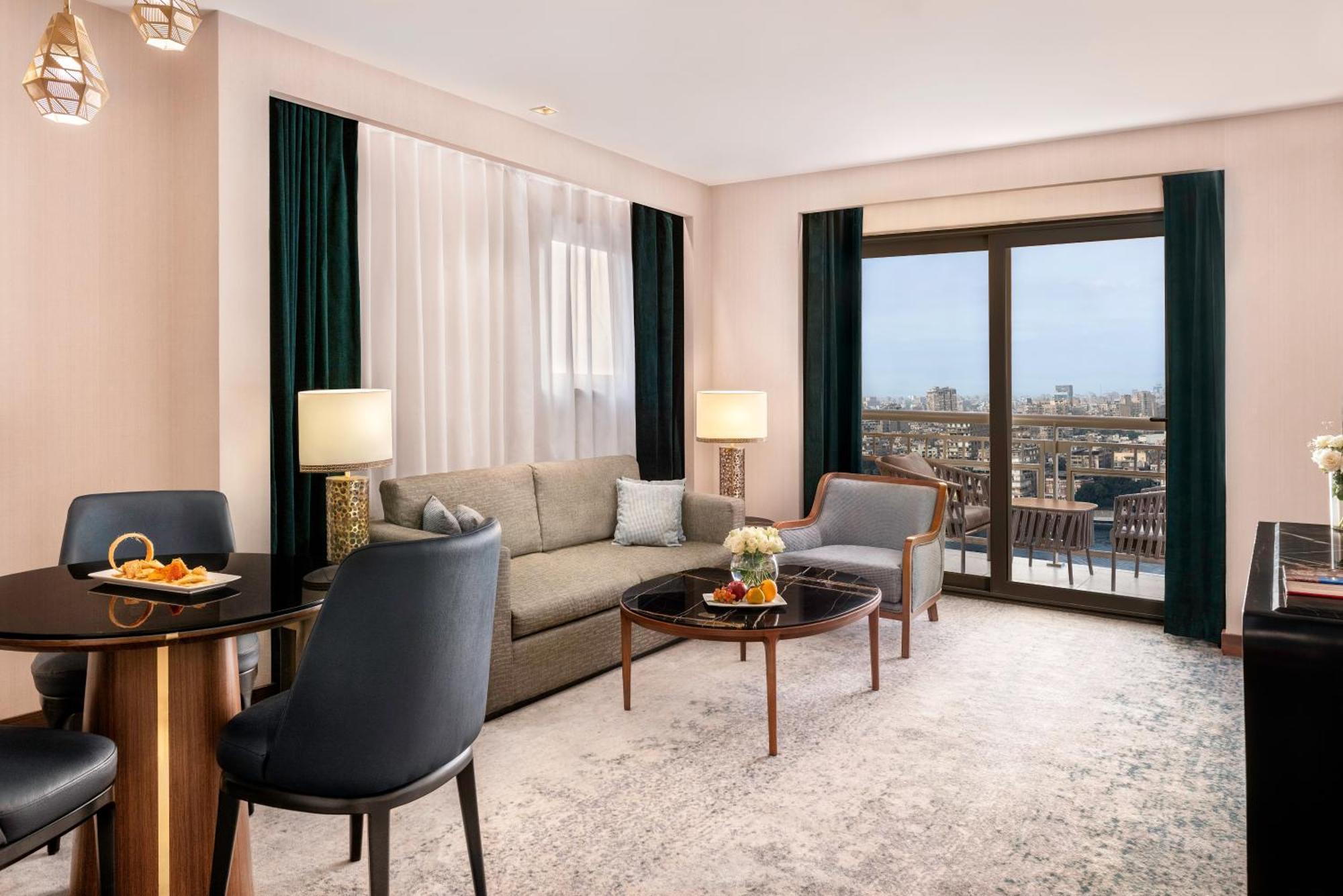 מלון Sofitel Cairo Downtown Nile מראה חיצוני תמונה A suite at the hotel