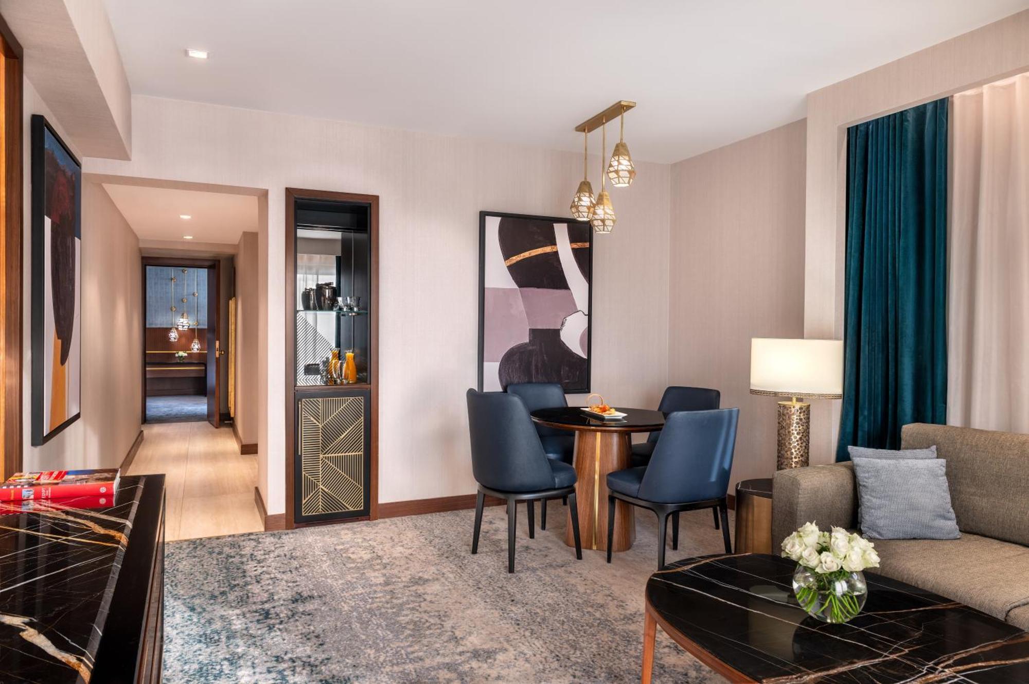 מלון Sofitel Cairo Downtown Nile מראה חיצוני תמונה A suite at the hotel