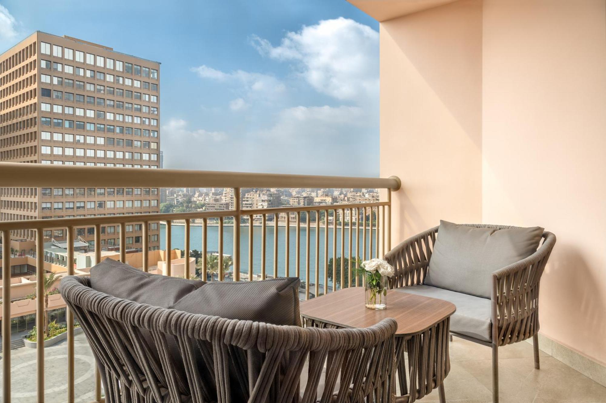 מלון Sofitel Cairo Downtown Nile מראה חיצוני תמונה Balcony