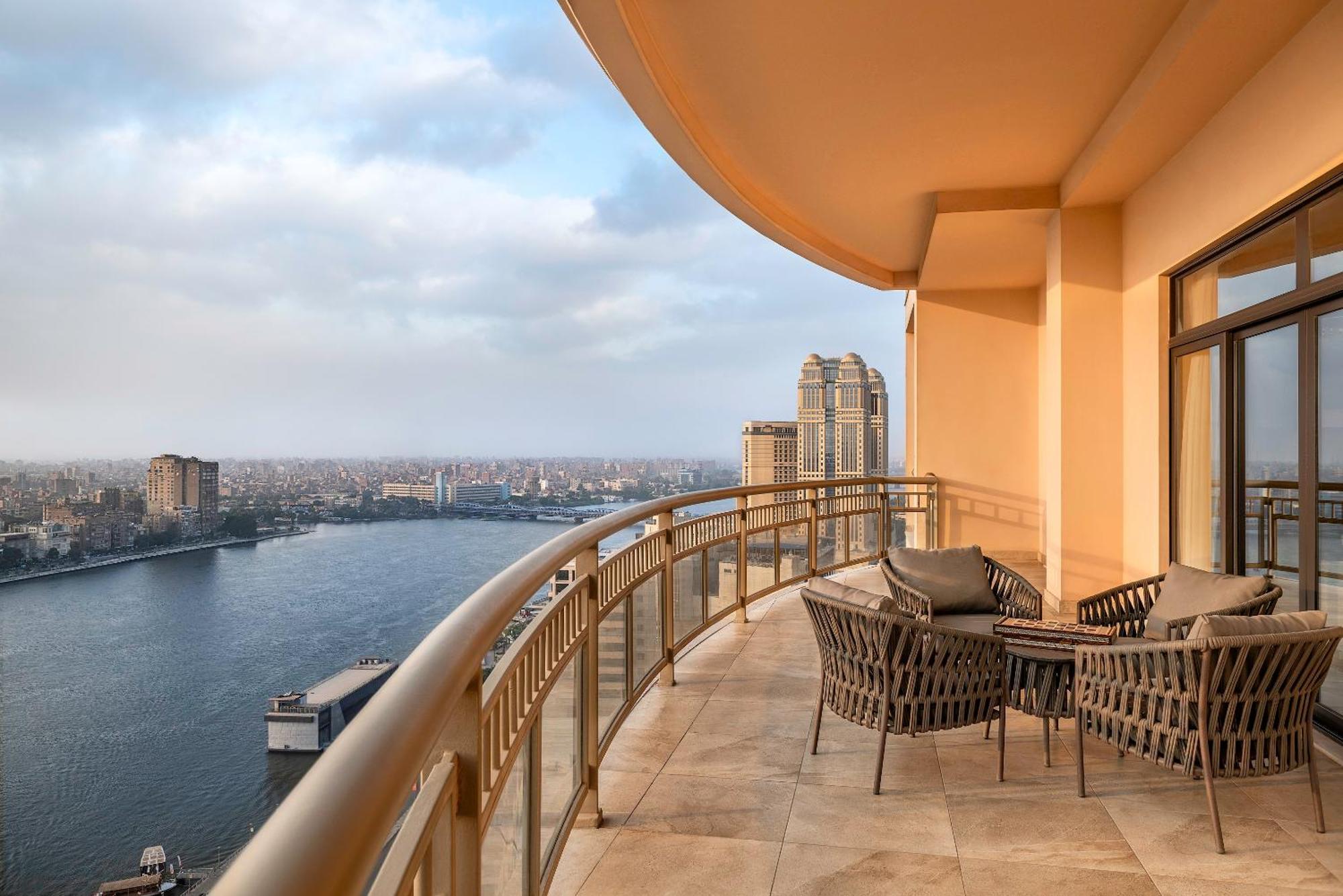 מלון Sofitel Cairo Downtown Nile מראה חיצוני תמונה View from the balcony of a suite at the Four Seasons Hotel, Cairo